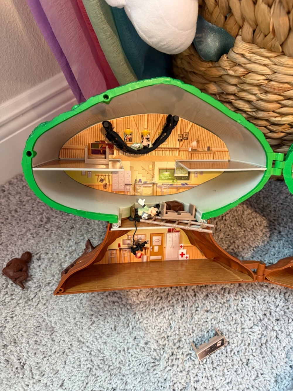 Disney parks tree of life  Fold-Open Playset in Green